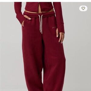 OFFLINE By Aerie Cloud Fleece
Baggy Jogger -Deep Cherry